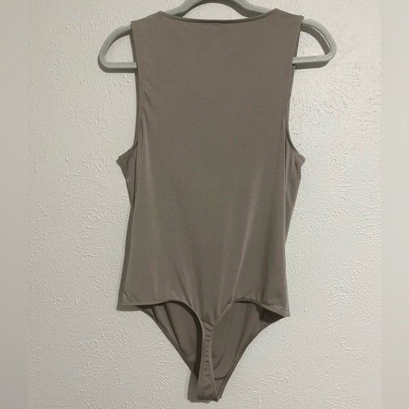 Body Contour Bodysuit - Picture 3 of 4